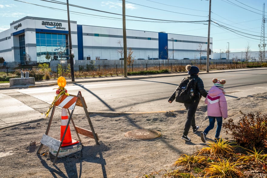 plans to put warehouses in 1,000 U.S. neighborhoods