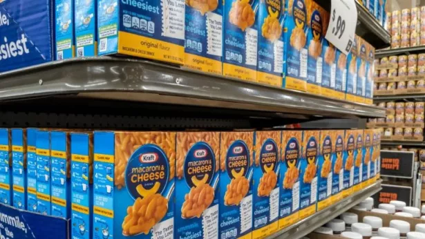 Kraft Heinz macaroni and cheese boxes in US grocery store