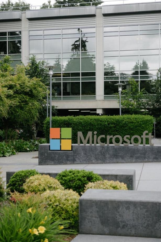 Photo of the facade of Microsoft headquarters