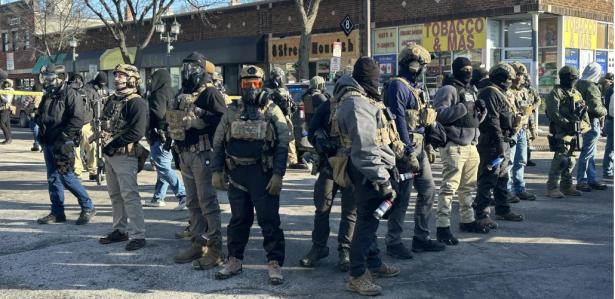 Photo of federal agents on the street in full armor and masksn 