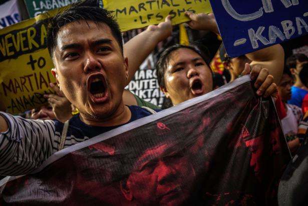 Filipino demonstrators