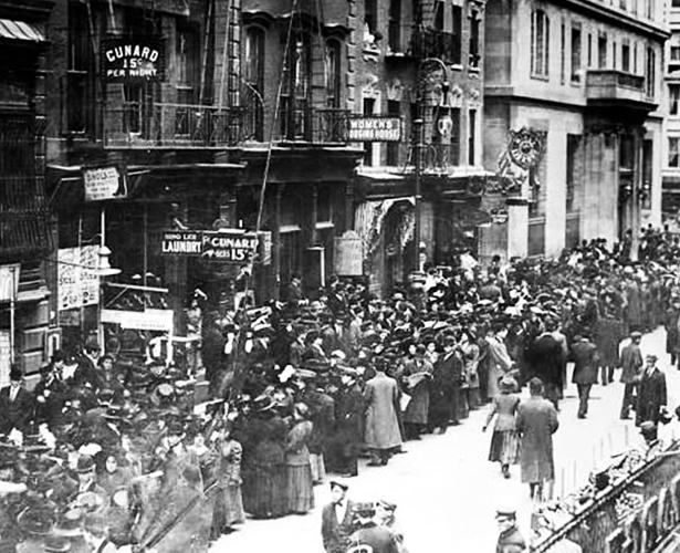 New York City garment workers picketing in 1910