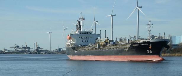 photo of a tanker in the middle east strait