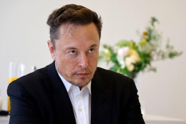 Swedish Dock Workers Threaten To Block Tesla Deliveries