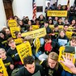 demonstrators in support of Green New Deal