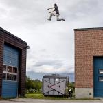Teenagers leaps between buildings