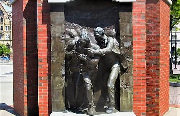Photo of statue commemorating 1851 act of resistance to the Fugitive Slave Law in Syracuse, NY