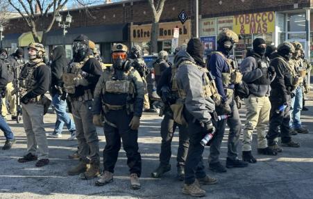 Photo of federal agents on the street in full armor and masksn 