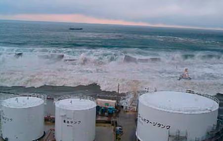Tsunami approaching Fukushima Daiichi nuclear power plant