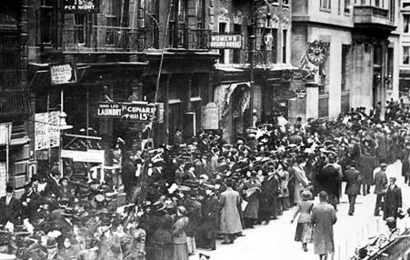 New York City garment workers picketing in 1910